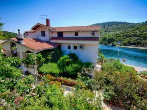 Apartments Malo Lago