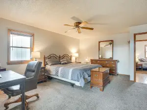 Pool, Deck and Fire Pit Dog-Friendly Ohio Escape!
