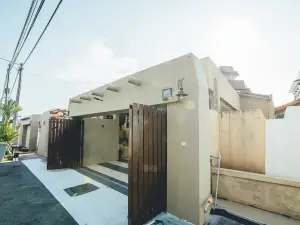 Batu Pahat Santalia Pool Villa 4BR 12pax