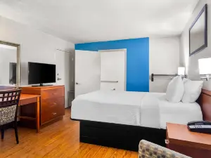 Travelodge Suites by Wyndham MacClenny/I-10