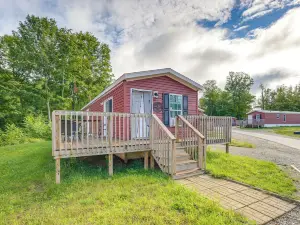 Cozy Cassopolis Cabin, Near Parks and Golfing!