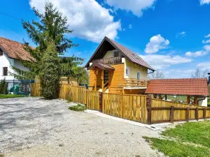 Nice Home in Siljakovina with Hot Tub, Sauna & 3 Bedrooms