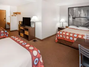 Super 8 by Wyndham Pekin/Peoria Area