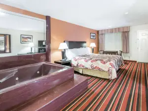 Days Inn & Suites by Wyndham Winnie