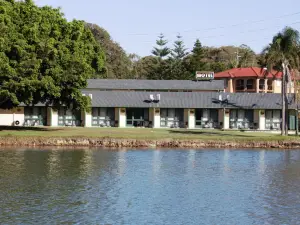 Hibiscus Lakeside Motel