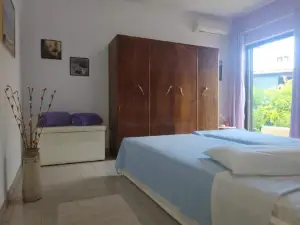 Violet Bedroom and Apartment