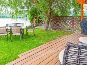 Lake Level Cottages