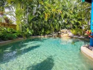 Trinity Beach Sea Breeze 3 Bedroom Apartment
