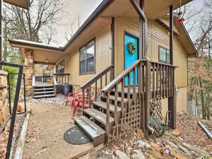 Charming Property ~ 9 Mi from Eureka Springs!