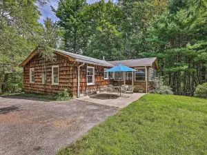 Cozy Roaring Gap Retreat with Fire Pit and Patio!