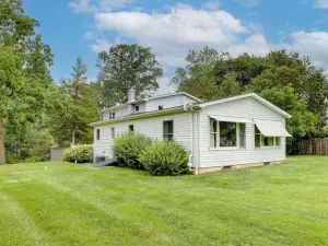 Pennington Home w/ Deck ~ 9 Mi to Princeton!