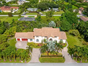 Plantation Acres 7BR Luxury Mansion & Private Pool