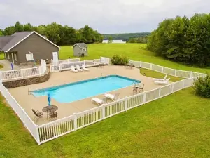 Lakeside Cottage - upgraded hot tub! - near KY Bourbon Trail