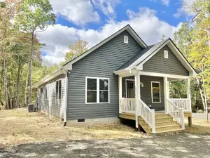 Brand new home, close to Massanutten Resort and the Shenandoah -pet friendly!