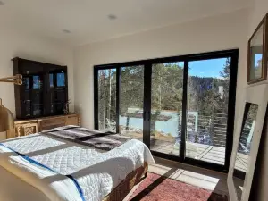 Modern Scandinavian cabin steps from the slopes.  Ski- in-Ski- out with Jacuzzi