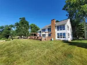 Lakeside Resort Home: Sunsets, fishing, paddling - pet friendly