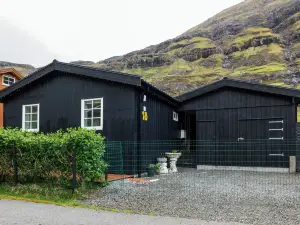 Tranquil Village Retreat | Tjørnuvík
