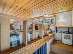 Tiny Cub House | Mentone | 1.7 Acres | Fast Wi-Fi | Dog Friendly | BBQ | FirePit