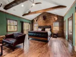 Cozy Retreat - Hot Tub, Sauna, Fire Pit, Pool Access