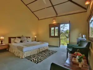 Bison Retreat - Pench