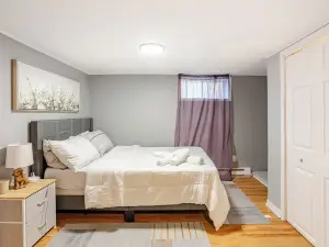 4-bedroom family home-Garden, Spa, BBQ, 3 free parking spaces!