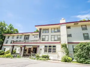 Terrace Inn and 1911 Restaurant