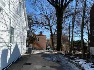 Updated & Comfy Bungalow with Parking Easy Access