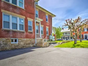 Brick Victorian Apt w/ Mtn Views, Walk to River!