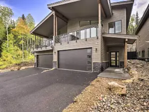 Townhome w/ Hot Tub Across from Ski Lifts!