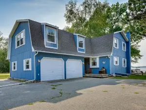 Saint Helen Lake House w/ Private Beach & Fire Pit