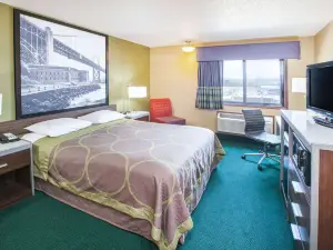 Super 8 by Wyndham Van Buren/Ft. Smith Area