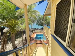 Ocean Shores UP - Burrum Heads- Riverfront - Pool -2BR