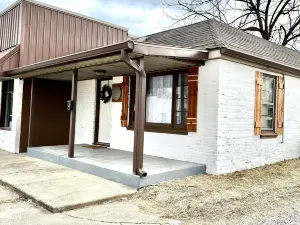 Cozy cottage 4 minutes from Lake Sullivan!
