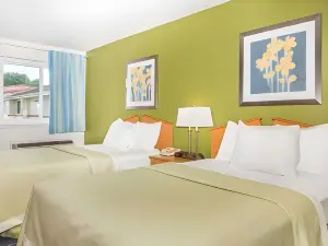 Days Inn & Suites by Wyndham Bridgeport - Clarksburg
