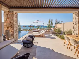 W Costa Navarino