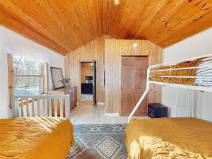 Dog Pine Lodge (Access to Moosehead Lake