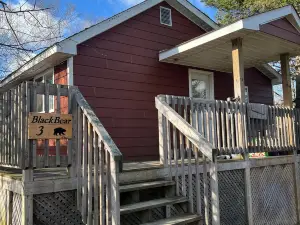 Ahmic Lake Resort's Black Bear Cottage