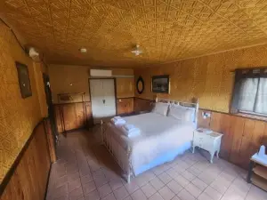 LeVar -Historic Accessability Accommodation with Ensuite and Mod Cons
