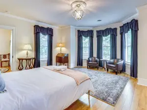 Walk to Waterfront Downtown Elizabeth City Home!