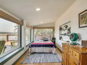 Lake View + Huge Deck: Cozy Possum Kingdom Retreat