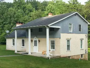 Serene Saxton Lodge 7 Mi to Lake Raystown!