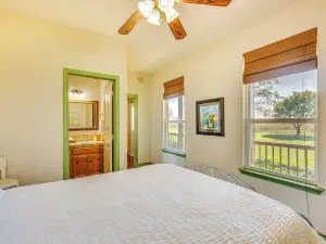30 Mi to Fort Worth: Rural Retreat w/ Patio!