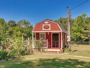 Paris Vacation Rental ~ 22 Mi to Mount Magazine!