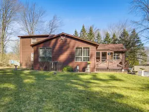 Charming Pymatuning Lake House Near Park & Beach
