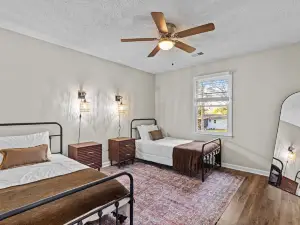 Sunwoven Townhouse half a mile to downtown!