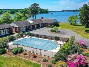 Bayfront Retreat w/ Game Room + Outdoor Pool!