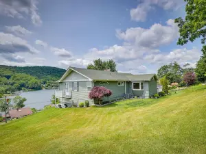 New Fairfield Vacation Rental w/ Lake Views!