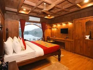 Ekta Houseboat Statue of Unity Kevadia