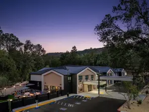 ดิ อินเนล, โอ๊คเฮิร์สต์ โยเซมิตี, อะ ทริบิวต์ พอร์ตโฟลิโอ โฮเทล