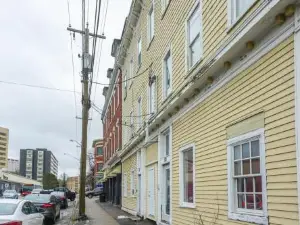 Cozy 2 Br in Uptown Saint John Location Coffee